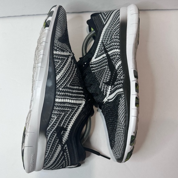 Women’s Nike Free Run Black and White Knit Sneakers - Picture 4 of 10